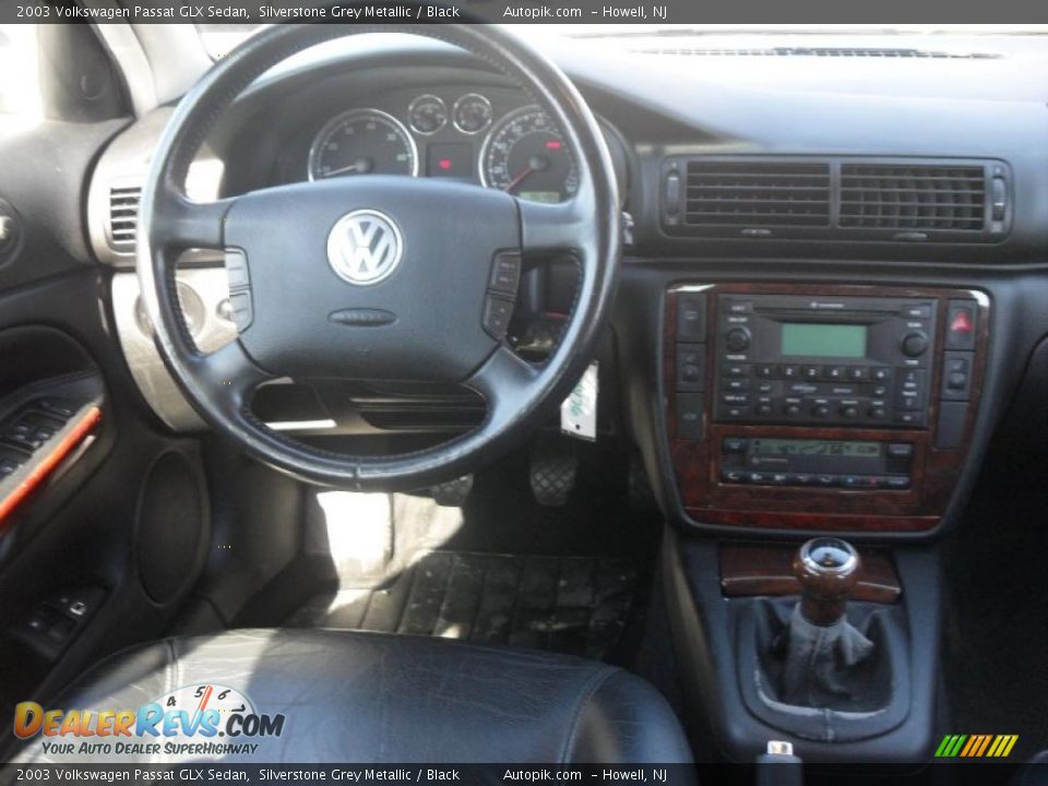 2003 Volkswagen Passat GLX Sedan Silverstone Grey Metallic / Black Photo #13