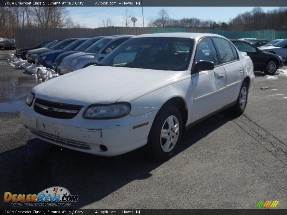 2004 Chevrolet Classic Summit White / Gray Photo #2