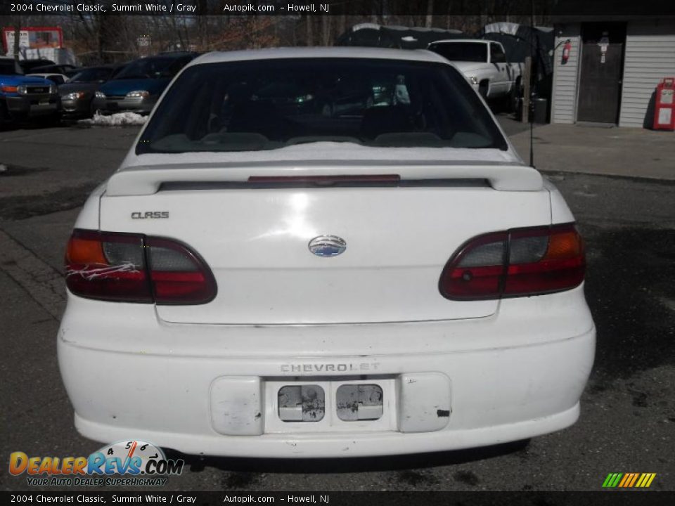 2004 Chevrolet Classic Summit White / Gray Photo #5