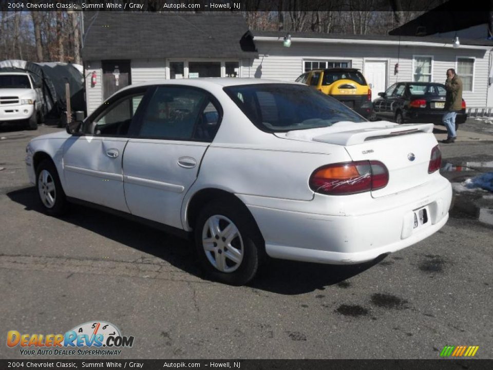2004 Chevrolet Classic Summit White / Gray Photo #6