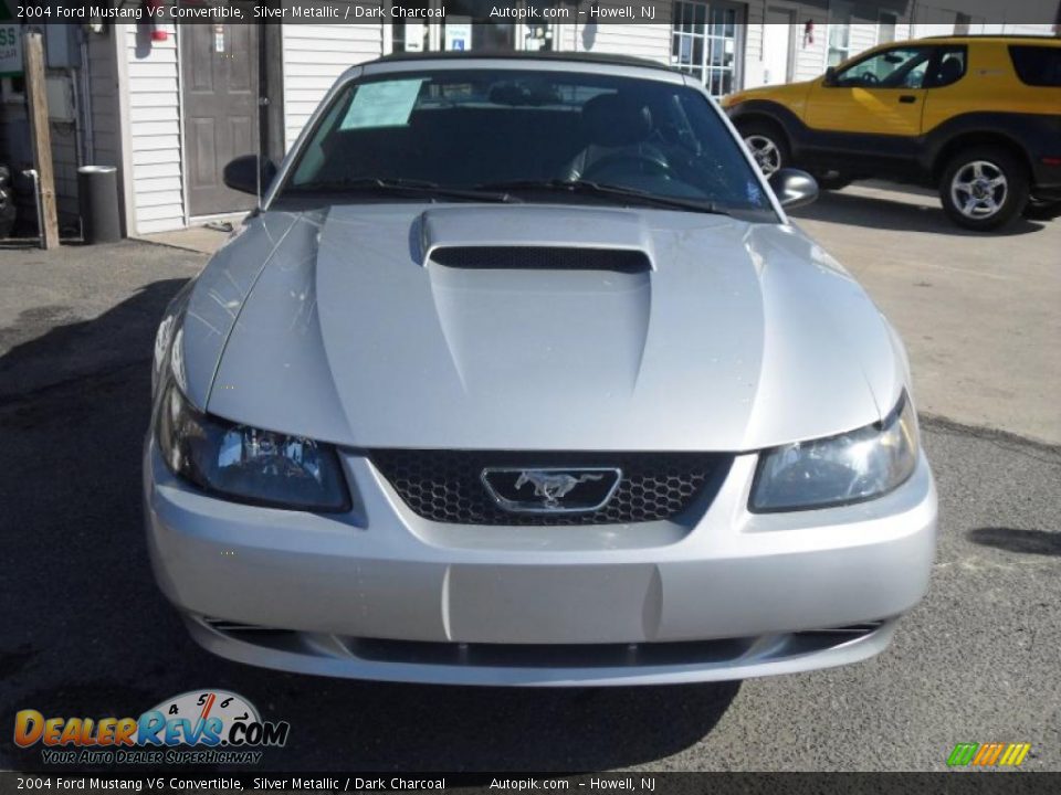 2004 Ford Mustang V6 Convertible Silver Metallic / Dark Charcoal Photo #2