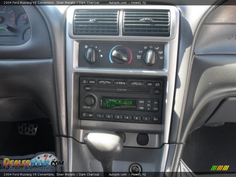 2004 Ford Mustang V6 Convertible Silver Metallic / Dark Charcoal Photo #14