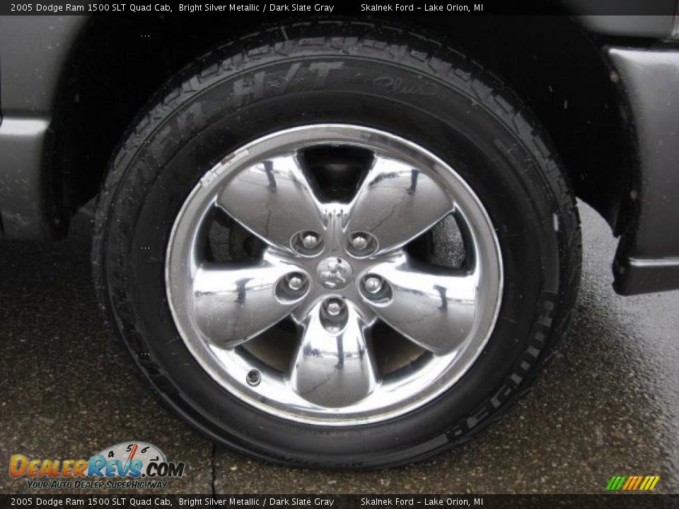 2005 Dodge Ram 1500 SLT Quad Cab Bright Silver Metallic / Dark Slate Gray Photo #12