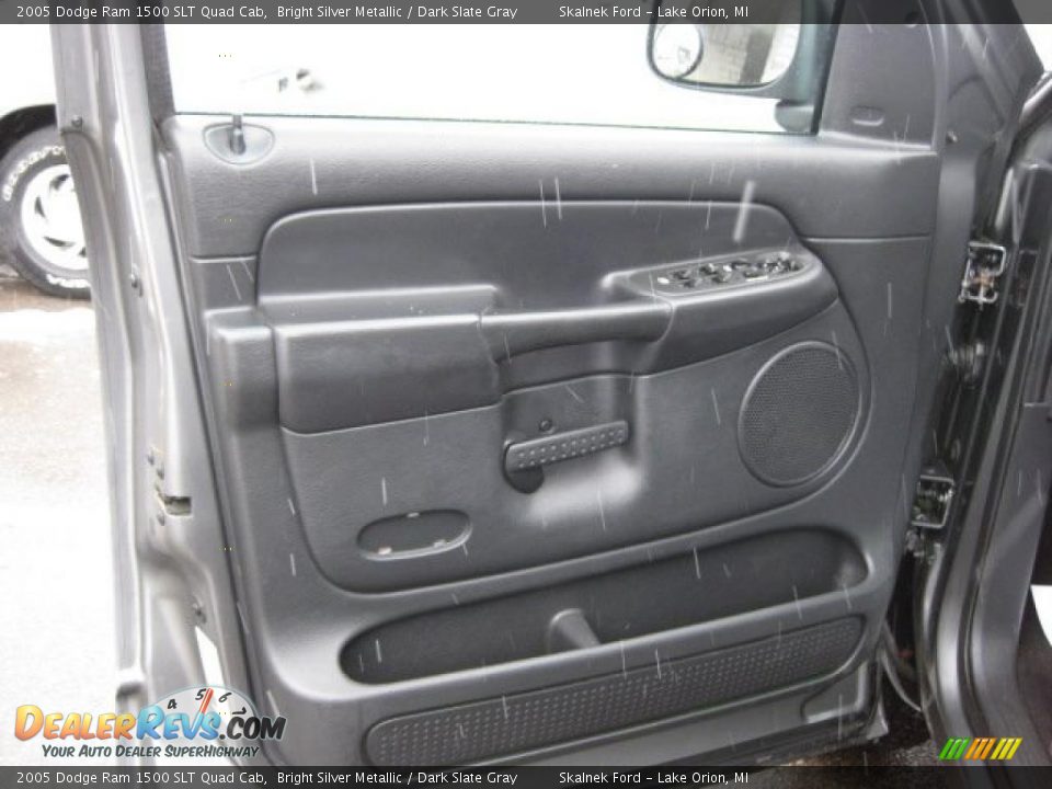 2005 Dodge Ram 1500 SLT Quad Cab Bright Silver Metallic / Dark Slate Gray Photo #24