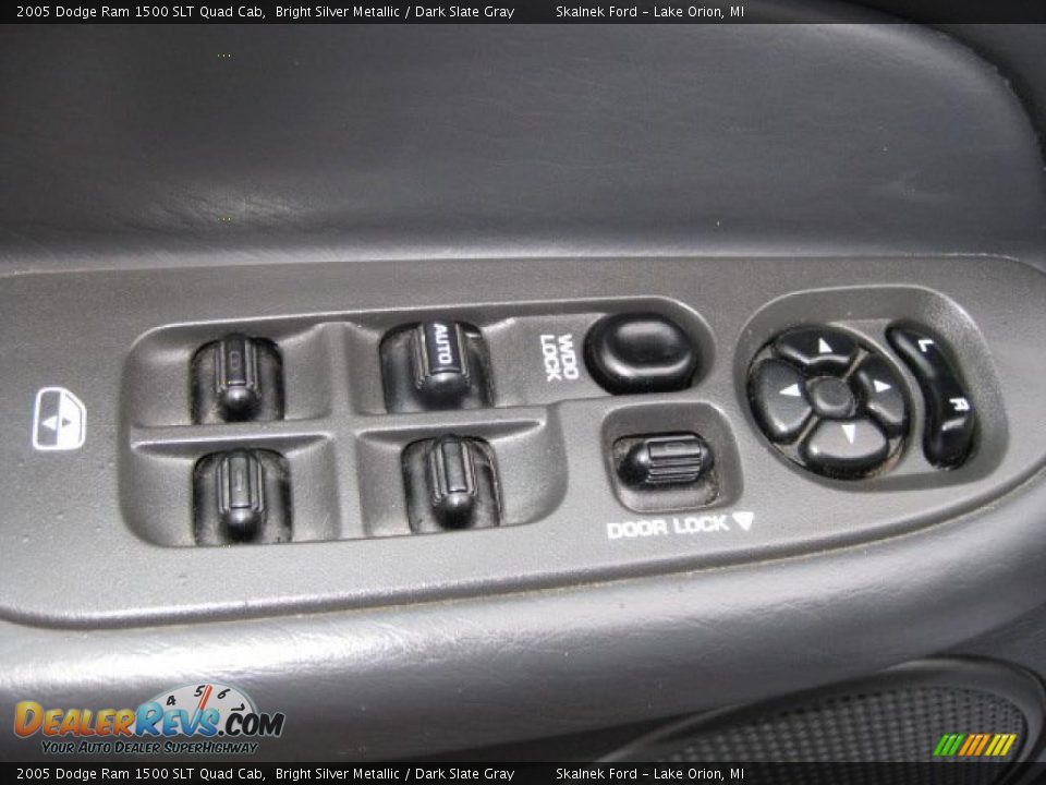 2005 Dodge Ram 1500 SLT Quad Cab Bright Silver Metallic / Dark Slate Gray Photo #25