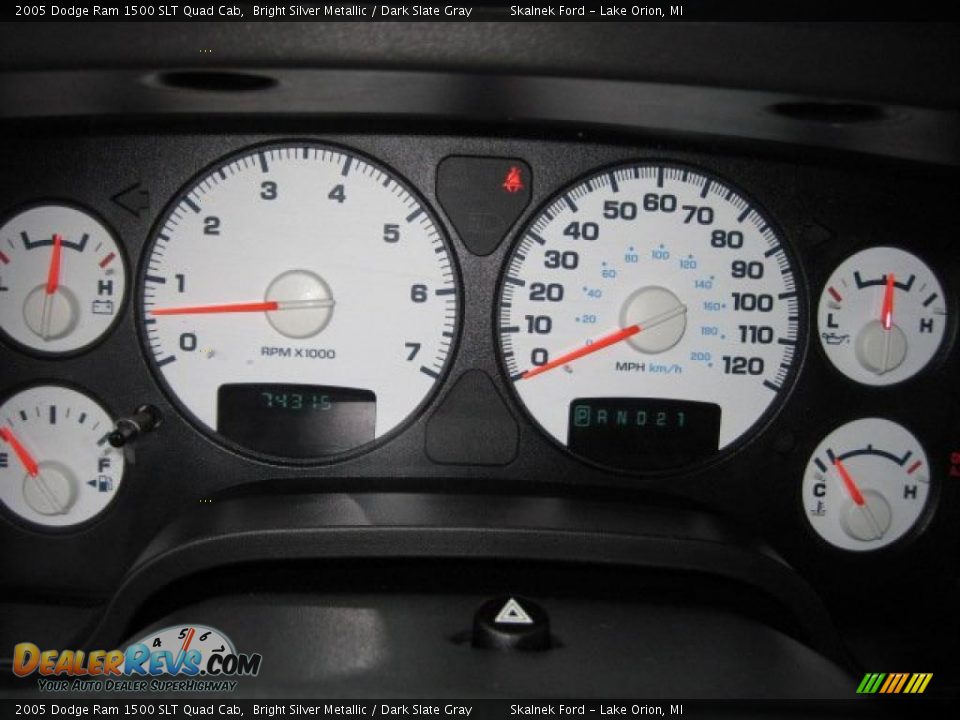 2005 Dodge Ram 1500 SLT Quad Cab Bright Silver Metallic / Dark Slate Gray Photo #29