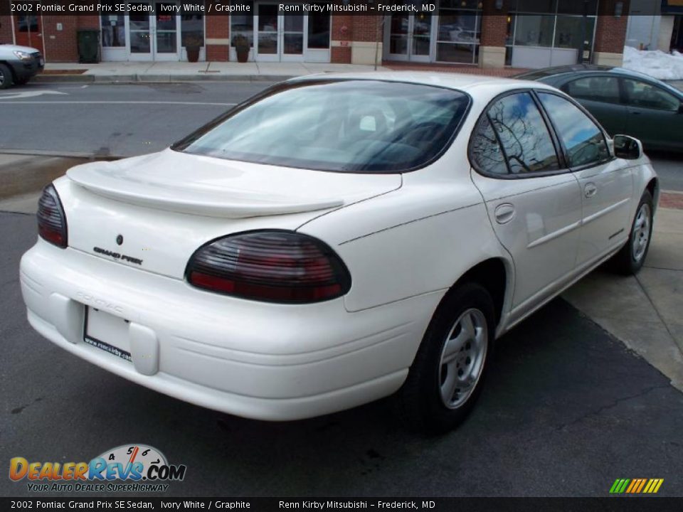 2002 Pontiac Grand Prix SE Sedan Ivory White / Graphite Photo #22