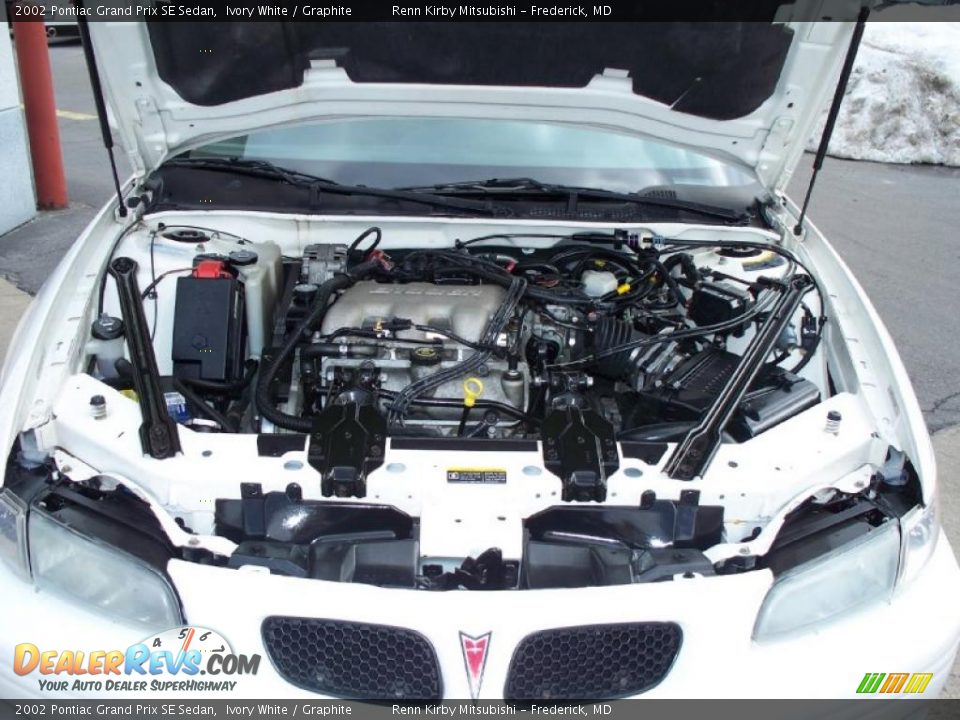2002 Pontiac Grand Prix SE Sedan Ivory White / Graphite Photo #24