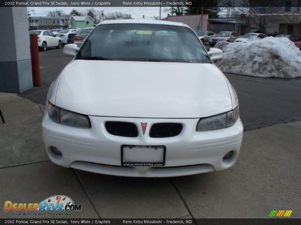 2002 Pontiac Grand Prix SE Sedan Ivory White / Graphite Photo #25