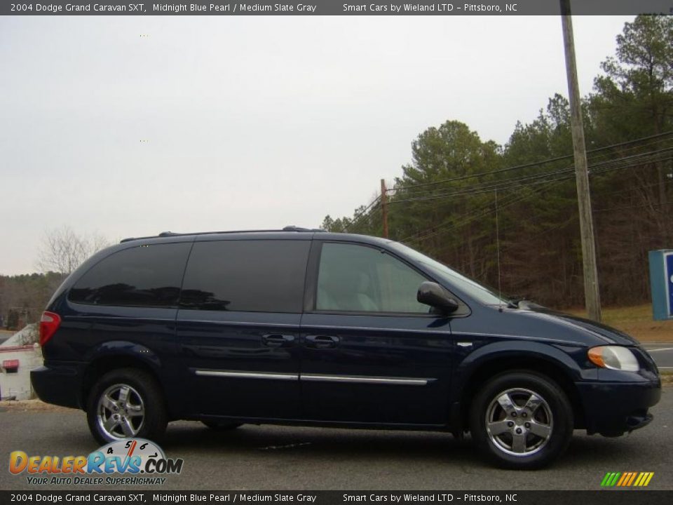 2004 Dodge Grand Caravan SXT Midnight Blue Pearl / Medium Slate Gray Photo #1