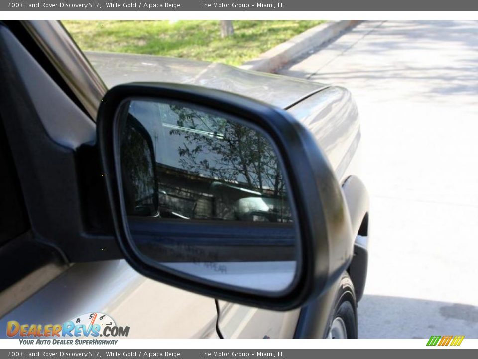 2003 Land Rover Discovery SE7 White Gold / Alpaca Beige Photo #22