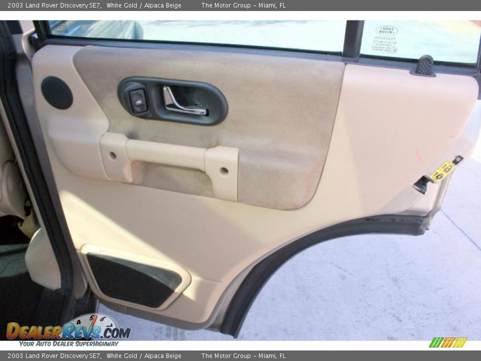 2003 Land Rover Discovery SE7 White Gold / Alpaca Beige Photo #32