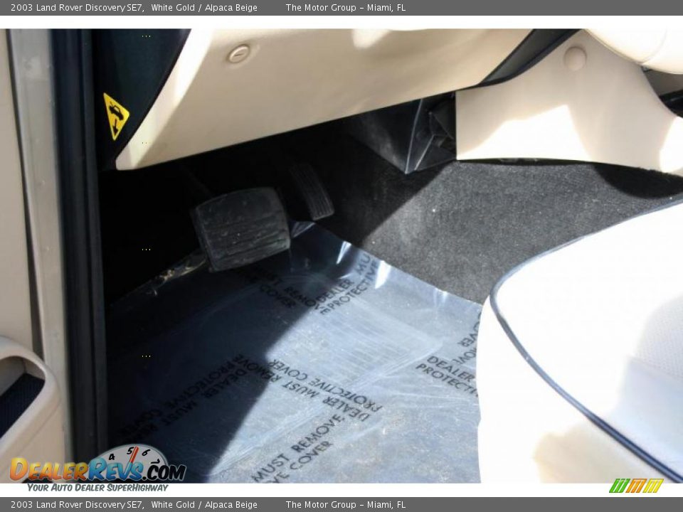 2003 Land Rover Discovery SE7 White Gold / Alpaca Beige Photo #35
