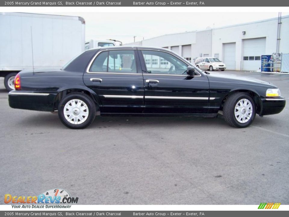 2005 Mercury Grand Marquis GS Black Clearcoat / Dark Charcoal Photo #4