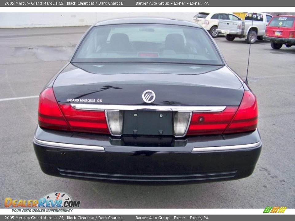 2005 Mercury Grand Marquis GS Black Clearcoat / Dark Charcoal Photo #6