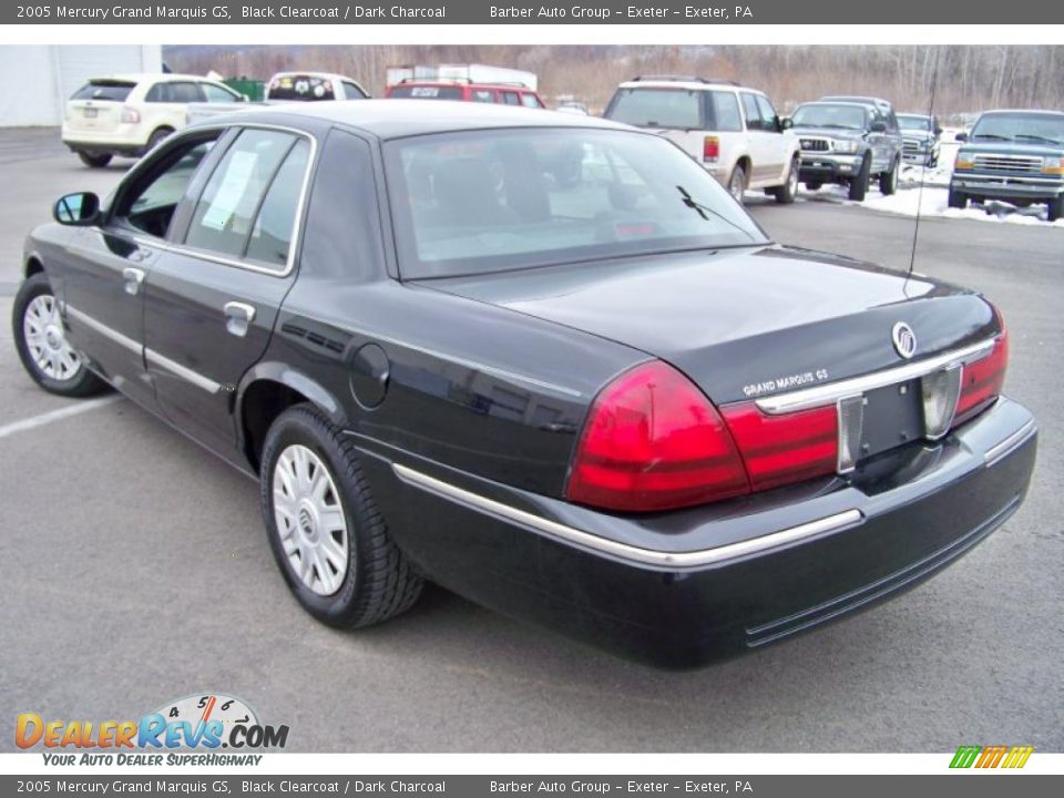 2005 Mercury Grand Marquis GS Black Clearcoat / Dark Charcoal Photo #7