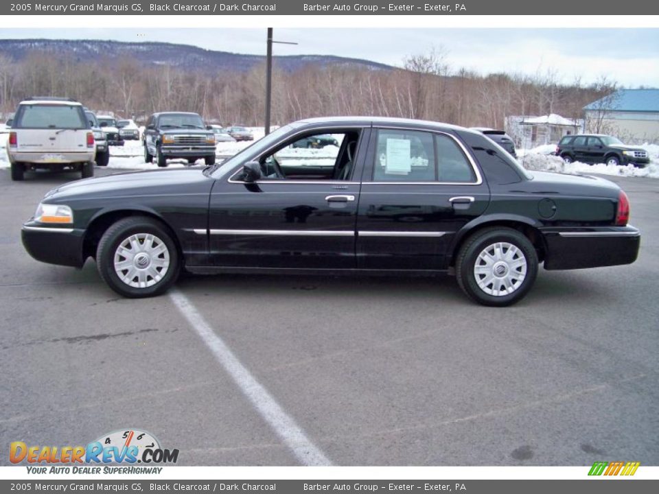 2005 Mercury Grand Marquis GS Black Clearcoat / Dark Charcoal Photo #8