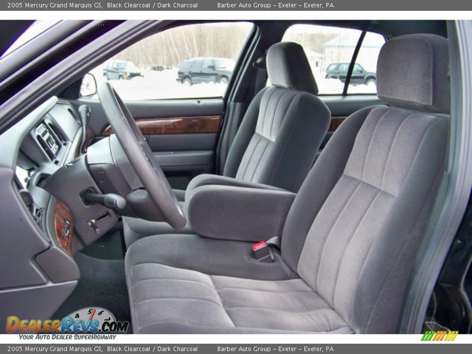 2005 Mercury Grand Marquis GS Black Clearcoat / Dark Charcoal Photo #12