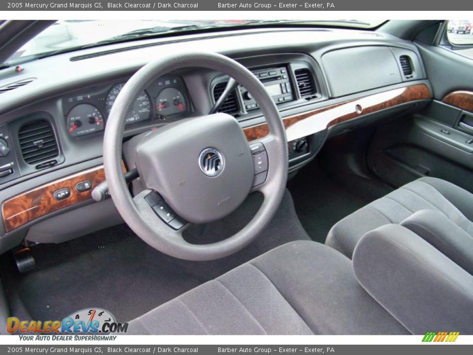 2005 Mercury Grand Marquis GS Black Clearcoat / Dark Charcoal Photo #13