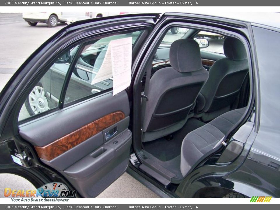 2005 Mercury Grand Marquis GS Black Clearcoat / Dark Charcoal Photo #14