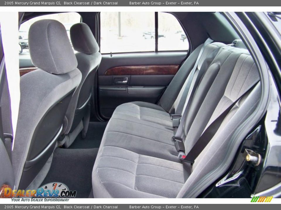 2005 Mercury Grand Marquis GS Black Clearcoat / Dark Charcoal Photo #15