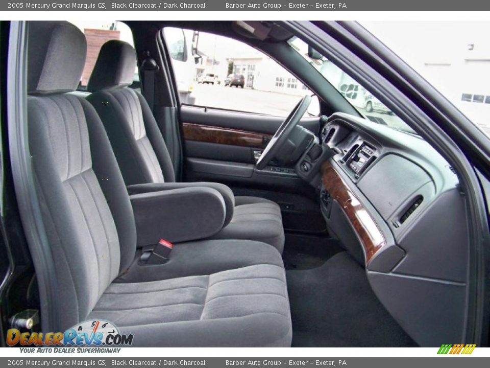 2005 Mercury Grand Marquis GS Black Clearcoat / Dark Charcoal Photo #19