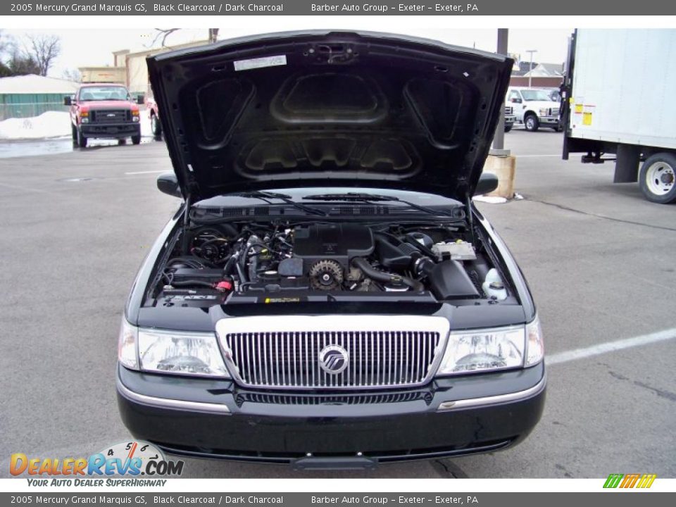 2005 Mercury Grand Marquis GS Black Clearcoat / Dark Charcoal Photo #23