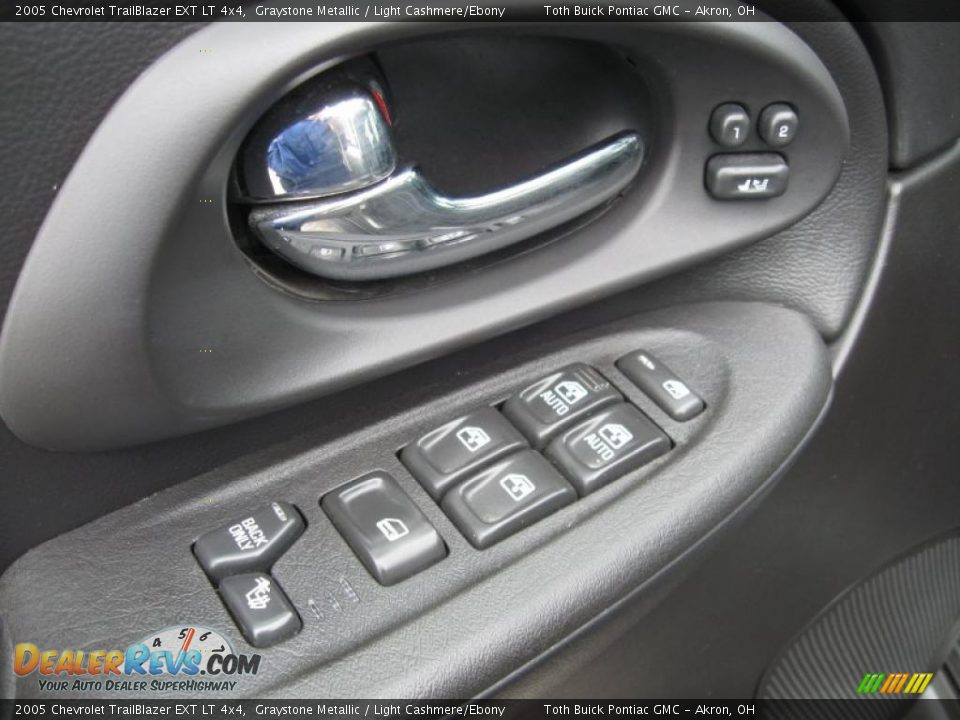 2005 Chevrolet TrailBlazer EXT LT 4x4 Graystone Metallic / Light Cashmere/Ebony Photo #11