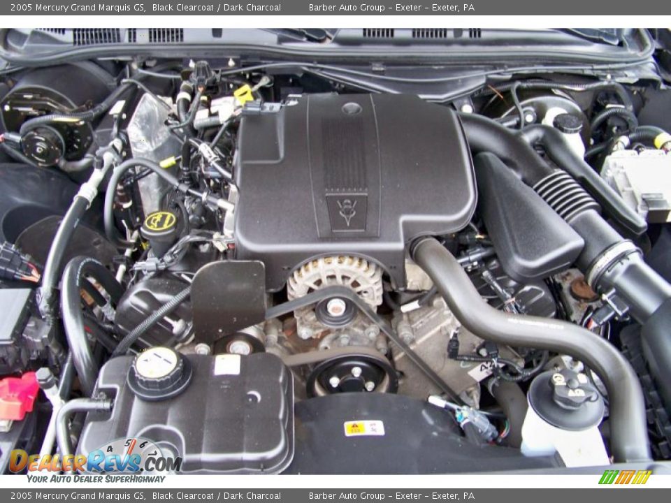 2005 Mercury Grand Marquis GS Black Clearcoat / Dark Charcoal Photo #24