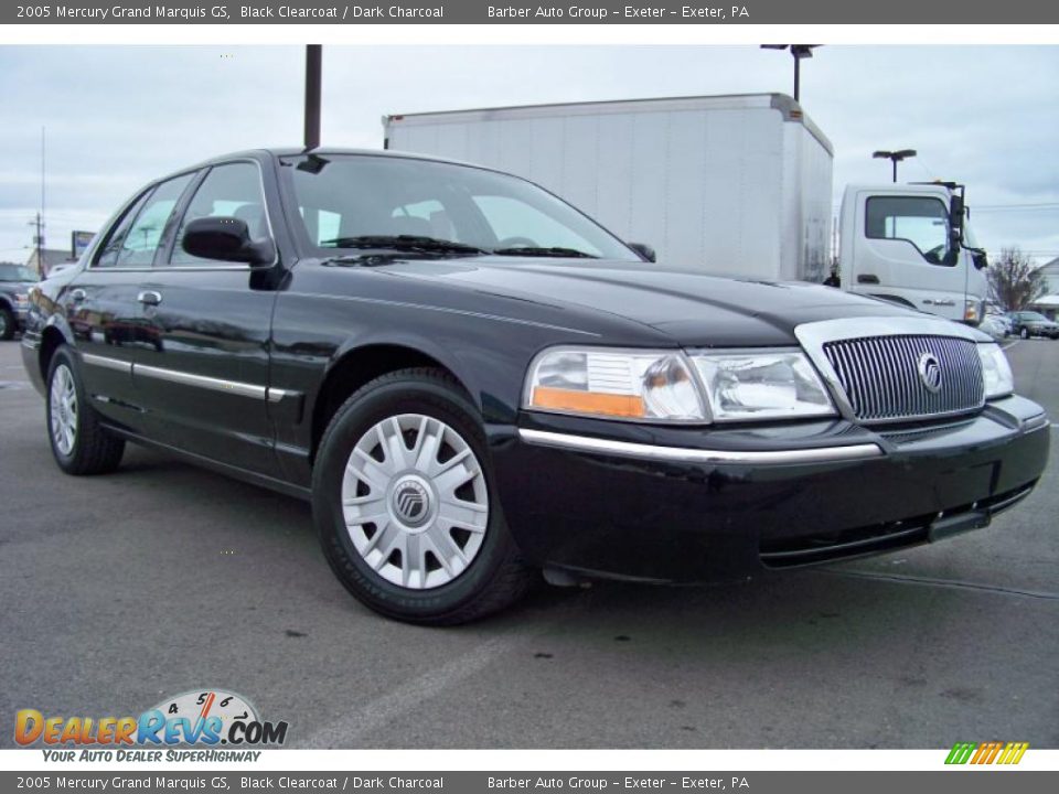 2005 Mercury Grand Marquis GS Black Clearcoat / Dark Charcoal Photo #25