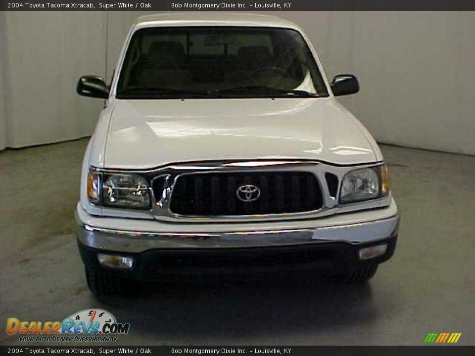 2004 Toyota Tacoma Xtracab Super White / Oak Photo #2