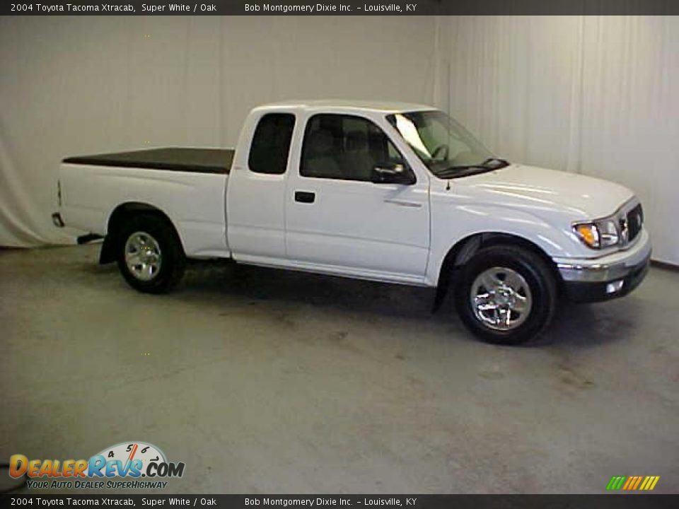 2004 Toyota Tacoma Xtracab Super White / Oak Photo #3