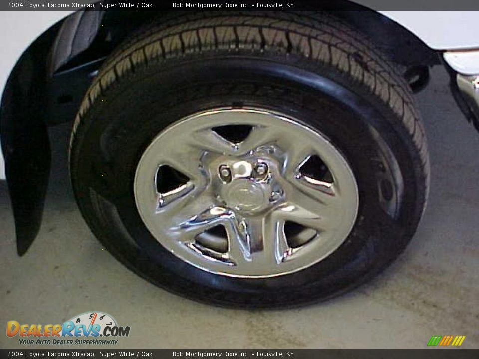 2004 Toyota Tacoma Xtracab Super White / Oak Photo #4