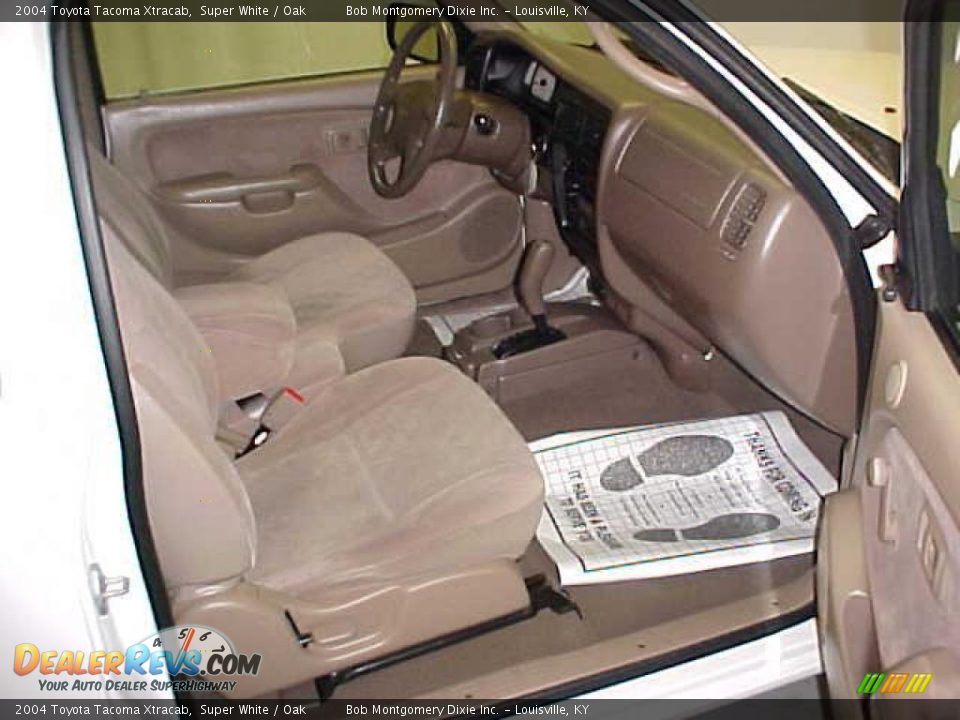 2004 Toyota Tacoma Xtracab Super White / Oak Photo #6