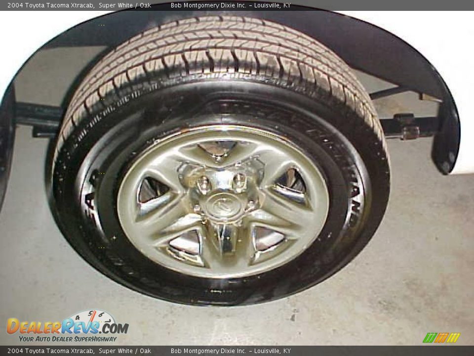 2004 Toyota Tacoma Xtracab Super White / Oak Photo #9