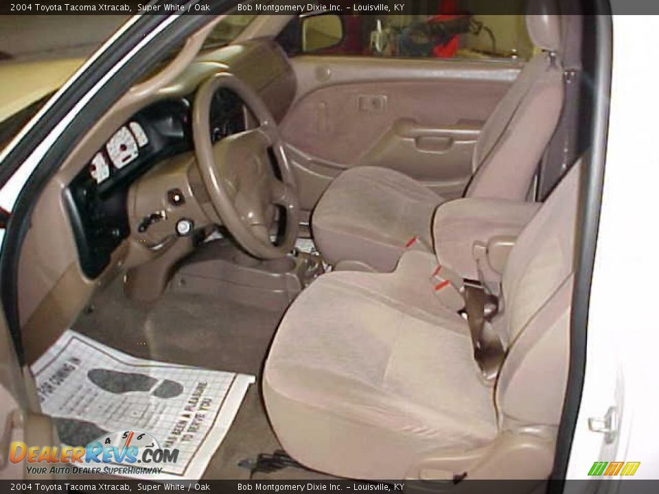 2004 Toyota Tacoma Xtracab Super White / Oak Photo #13
