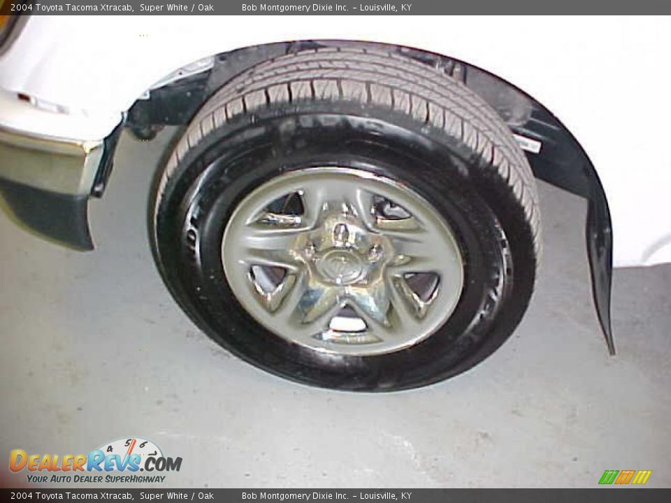2004 Toyota Tacoma Xtracab Super White / Oak Photo #15