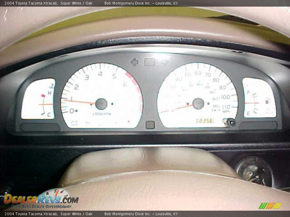2004 Toyota Tacoma Xtracab Super White / Oak Photo #16