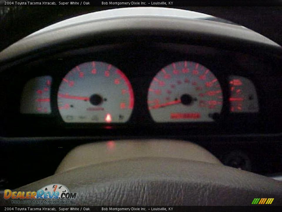 2004 Toyota Tacoma Xtracab Super White / Oak Photo #17