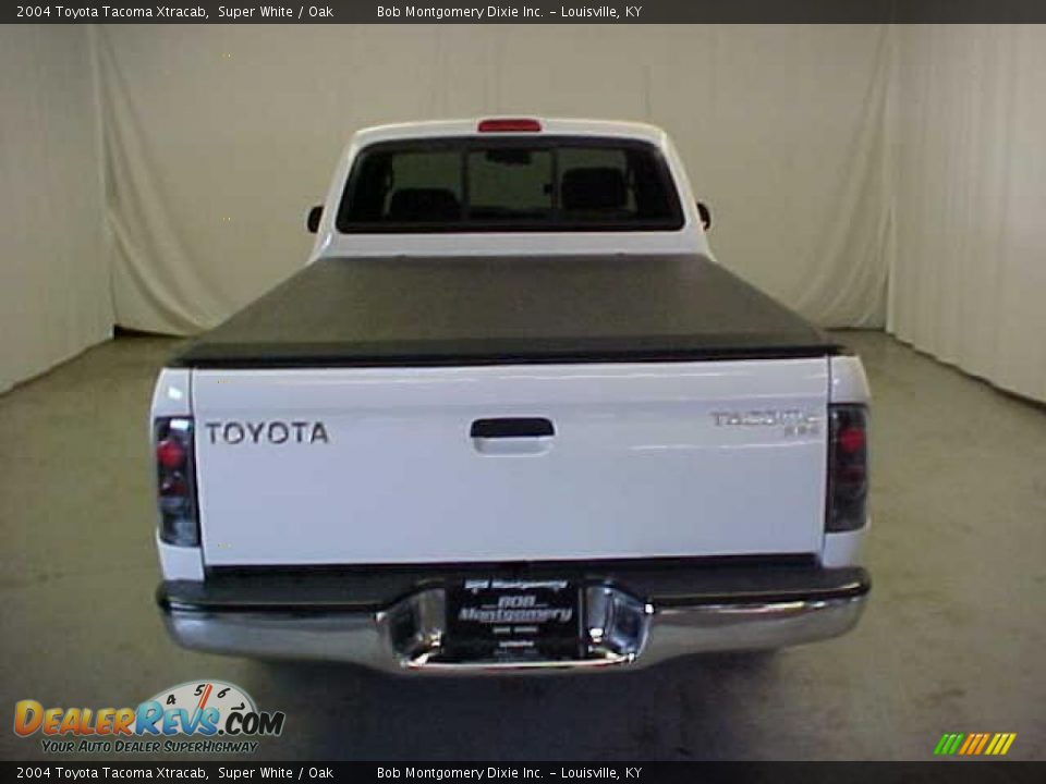 2004 Toyota Tacoma Xtracab Super White / Oak Photo #21