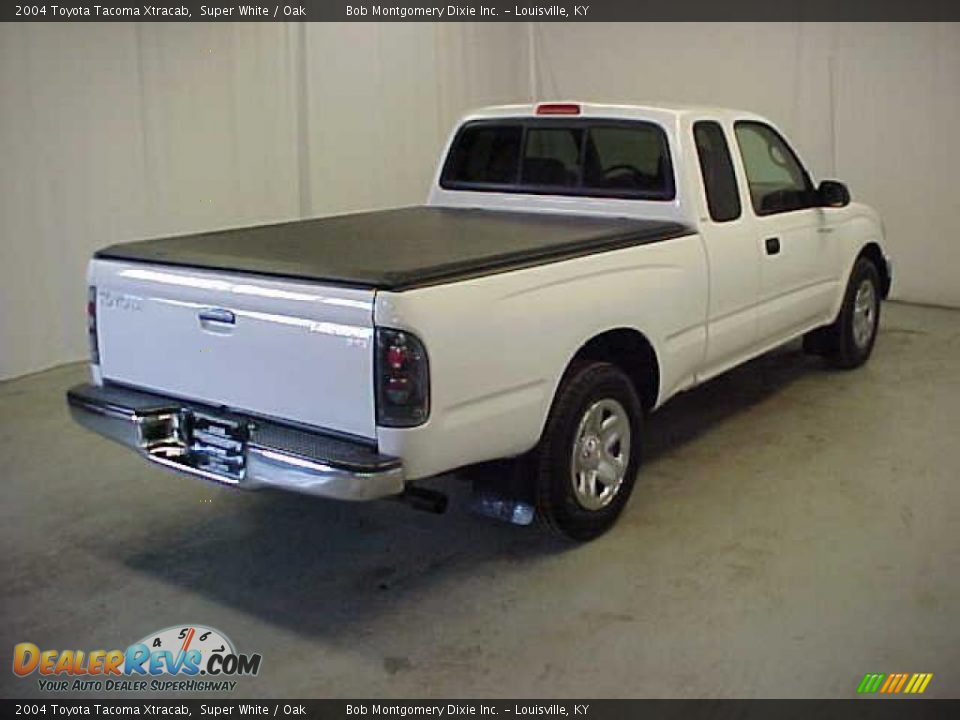 2004 Toyota Tacoma Xtracab Super White / Oak Photo #22