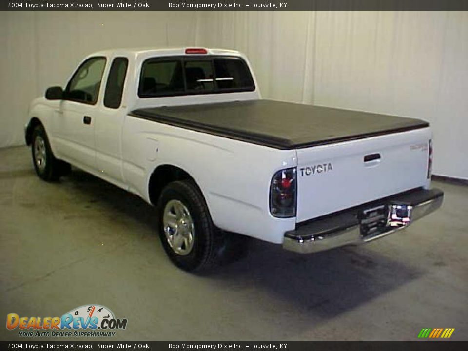 2004 Toyota Tacoma Xtracab Super White / Oak Photo #23