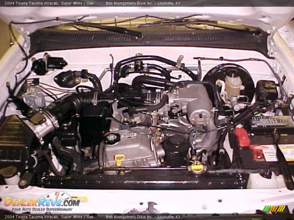 2004 Toyota Tacoma Xtracab Super White / Oak Photo #25
