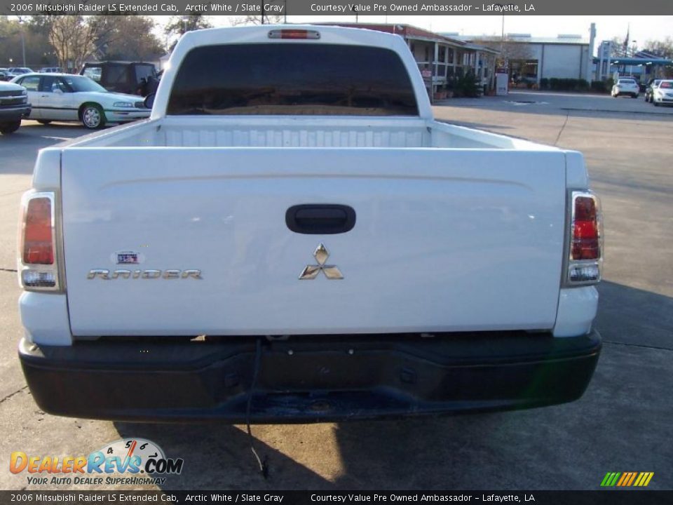 2006 Mitsubishi Raider LS Extended Cab Arctic White / Slate Gray Photo #3