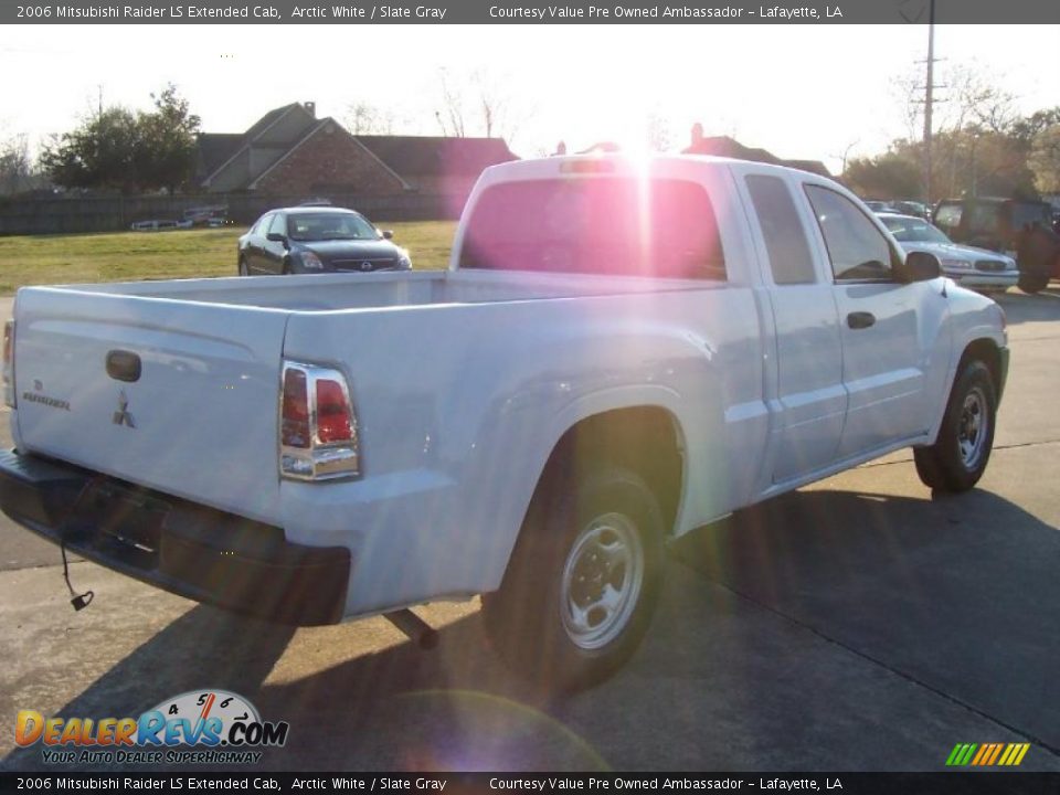 2006 Mitsubishi Raider LS Extended Cab Arctic White / Slate Gray Photo #4