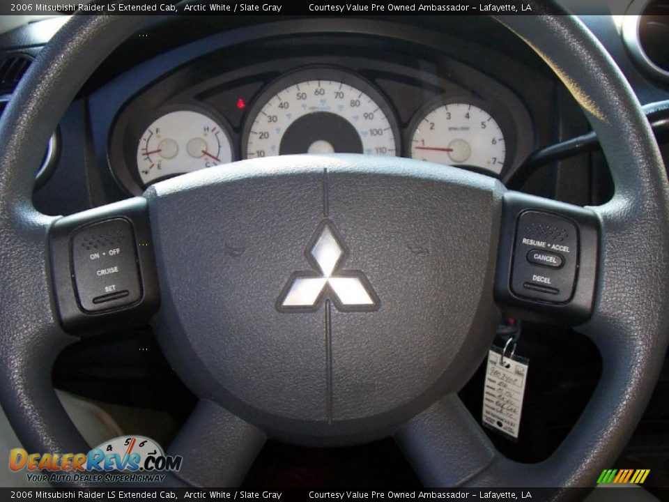 2006 Mitsubishi Raider LS Extended Cab Arctic White / Slate Gray Photo #13