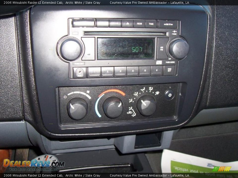 2006 Mitsubishi Raider LS Extended Cab Arctic White / Slate Gray Photo #14