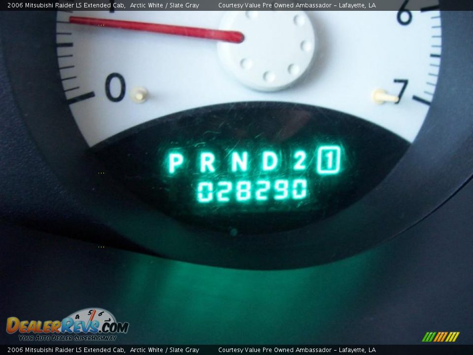 2006 Mitsubishi Raider LS Extended Cab Arctic White / Slate Gray Photo #15