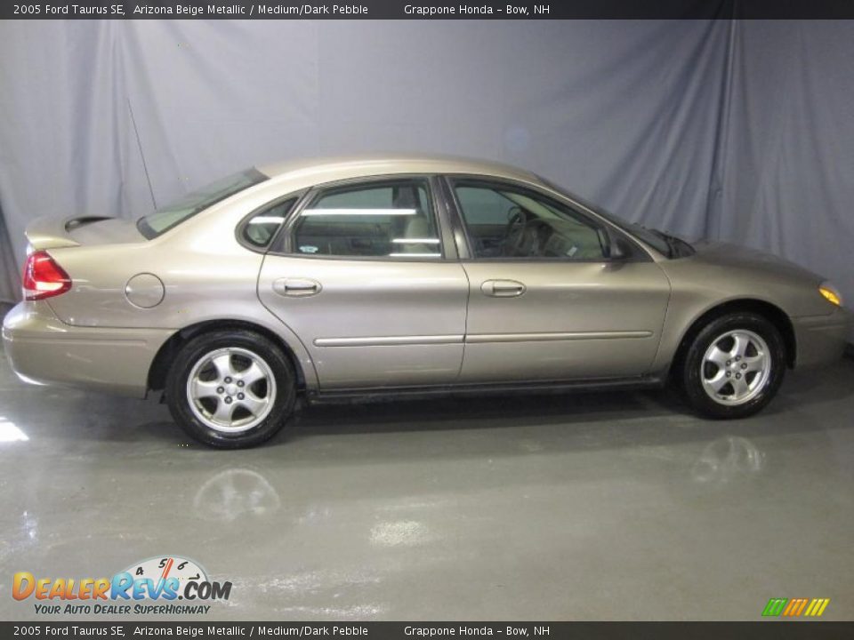 2005 Ford Taurus SE Arizona Beige Metallic / Medium/Dark Pebble Photo #4