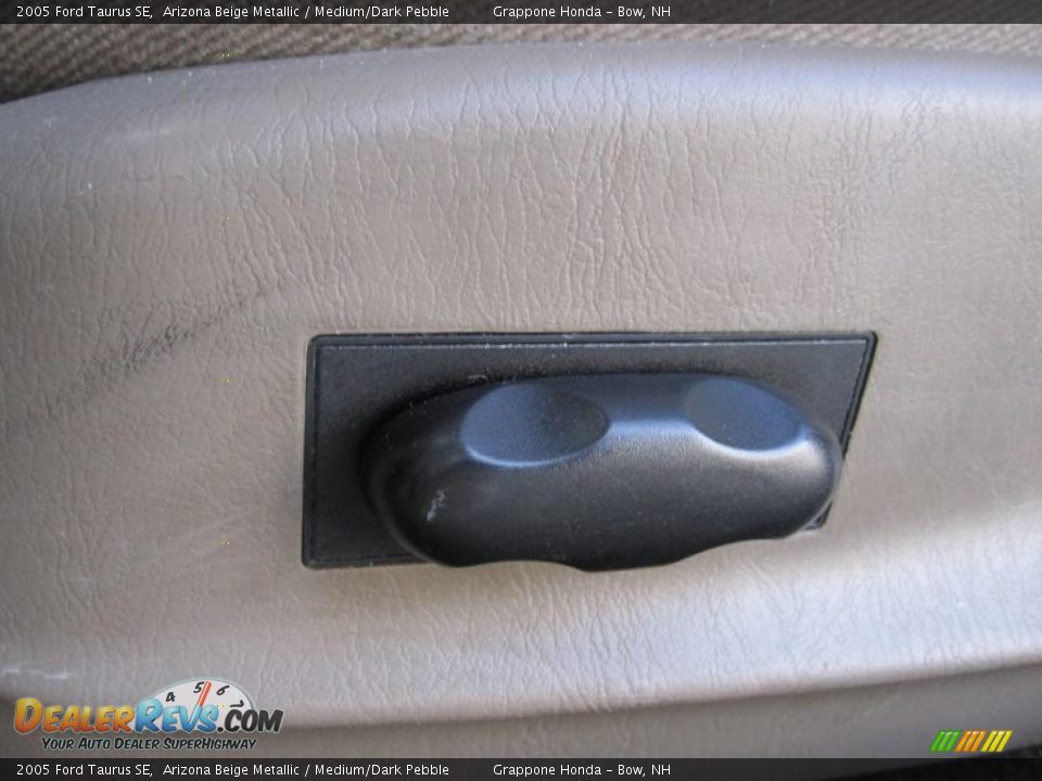 2005 Ford Taurus SE Arizona Beige Metallic / Medium/Dark Pebble Photo #8